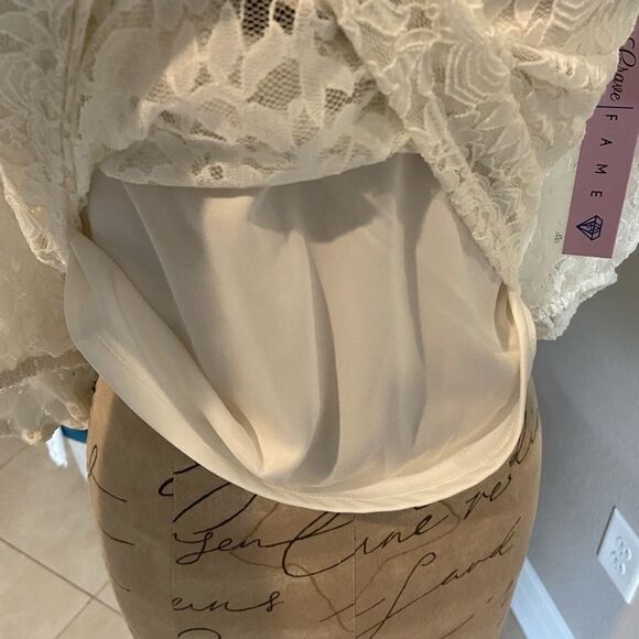 NEW LG Solid Ivory Lace V-Neck Top Blouse - Picture 10 of 16